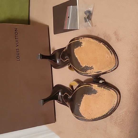 Louis Vitton Paris Sandal - Picture 7 of 10